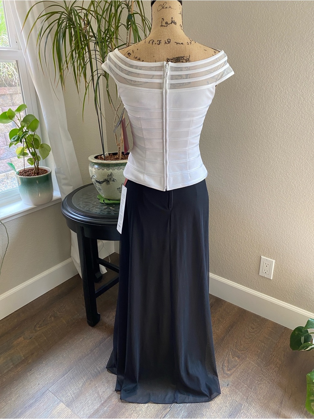 JS Collections Off-Shoulder Top - Picture 10 of 10
